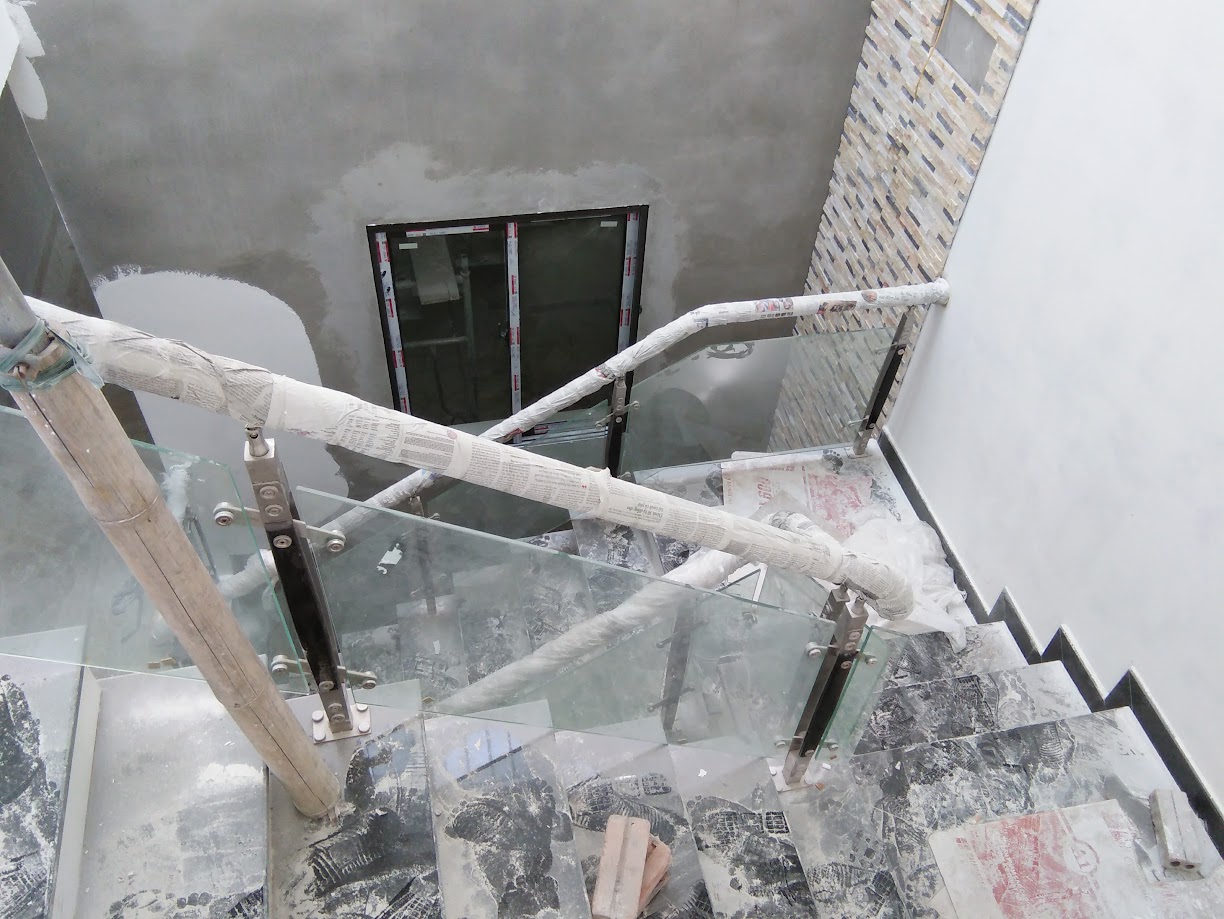 Cầu thang kính cường lực